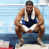 Francuski bokser sedeo u ringu iz protesta zbog diskvalifikacije 4