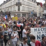 Hiljade Francuza protestovalo zbog zdravstvenih propusnica i vakcinisanja dece 11