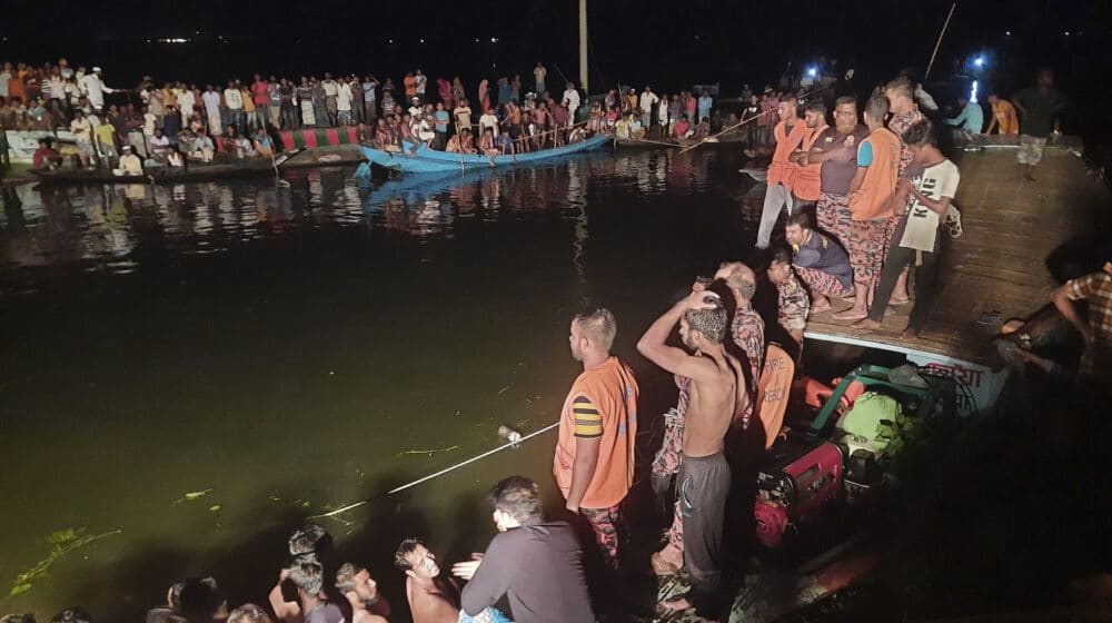 Najmanje 22 mrtva u brodolomu u Bangladešu posle sudara sa teretnim brodom 1