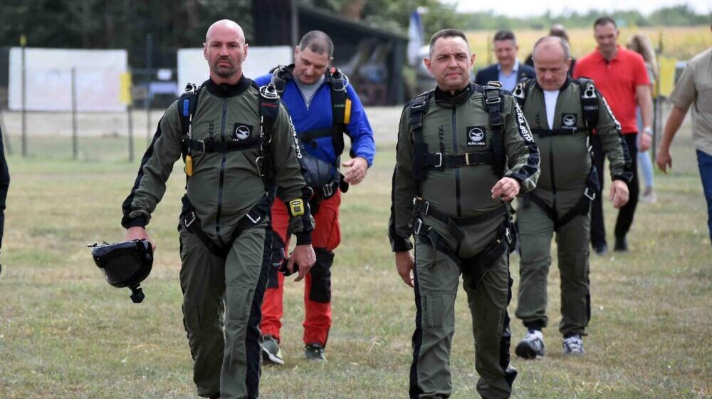 Vulin: Padobranstvo je sport u kom se borite sa sobom 1