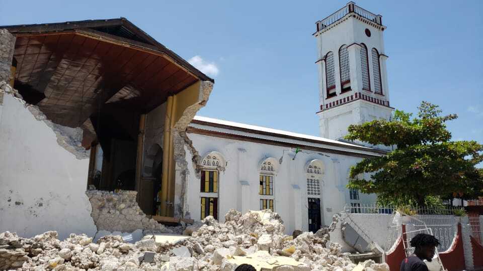 U zemljotresu na Haitiju najmanje 227 poginulih, proglašeno vanredno stanje (FOTO) 1