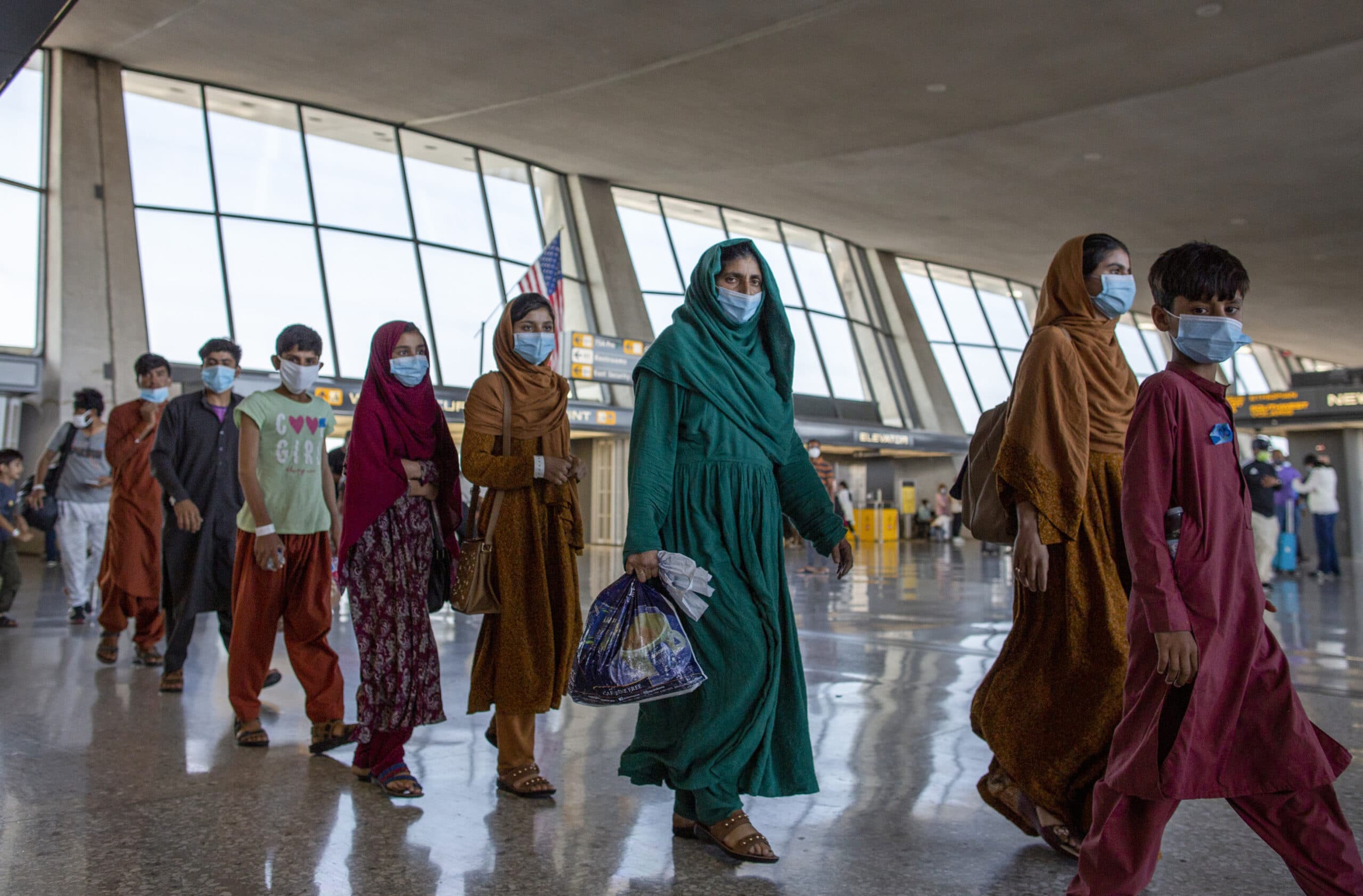 Talibani preuzeli kontrolu delova aerodroma u Kabulu (FOTO) 2 Talibani preuzeli kontrolu delova aerodroma u Kabulu (FOTO) 2