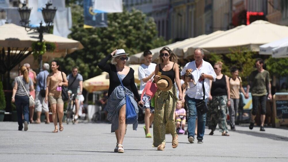 Pandemija produbila rodne nejednakosti: Žene češće ostajale bez posla i davale otkaz da bi brinule o porodici 1