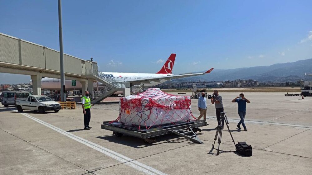 Selaković uručio vakcine koje je Srbija poklonila Libanu 1