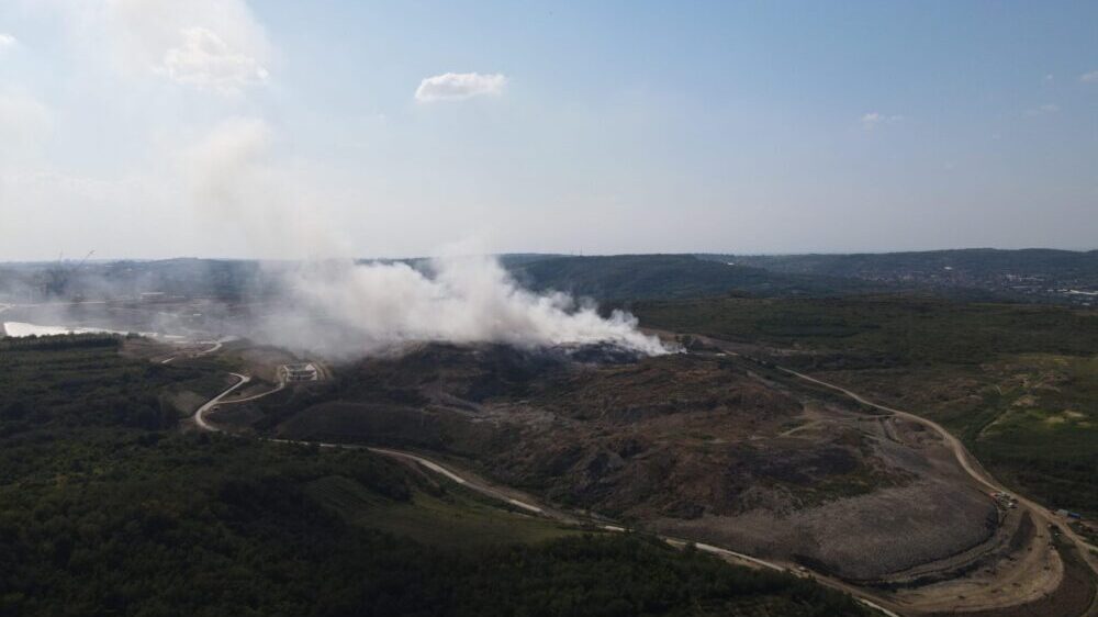 Vesić: Još postoje žarišta u Vinči, dvoje ljudi na deponiji snimljeno pre izbijanja požara 1