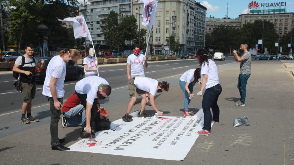 Frilenseri održali performans ispred Skupštine Srbije, nezadovoljni Zakonom o porezu 1
