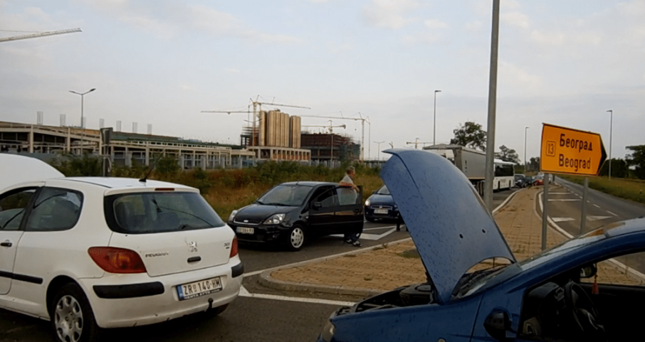 Zrenjaninci na pola sata blokirali magistralni put Beograd-Zrenjanin kod Linglonga (VIDEO) 2