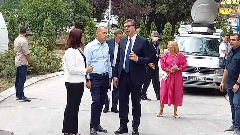 Vučićeva poseta Užicu: Narodni jad prekriven zlatnim paravanom 1