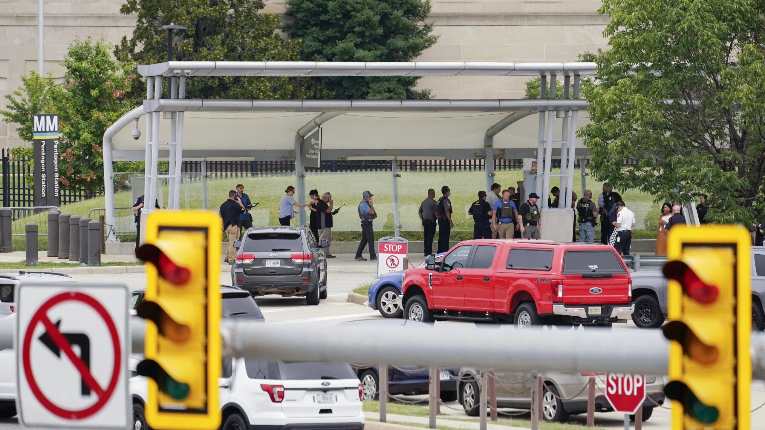 Pucnjava u blizini Pentagona, ubijen napadač, policajac preminuo 1