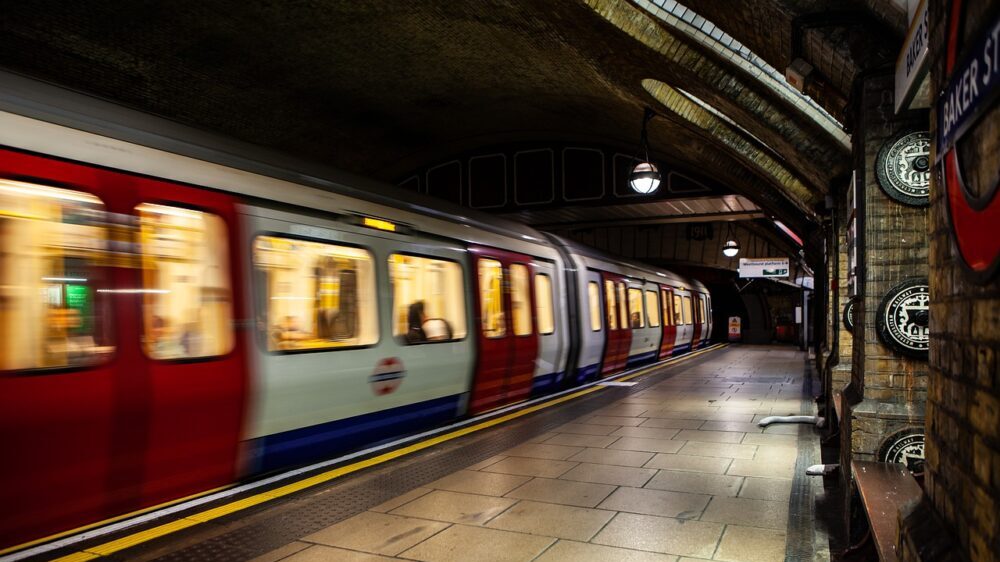 Londonski metro - sistem transporta, mesto mnogih tragedija, ratno sklonište... 1