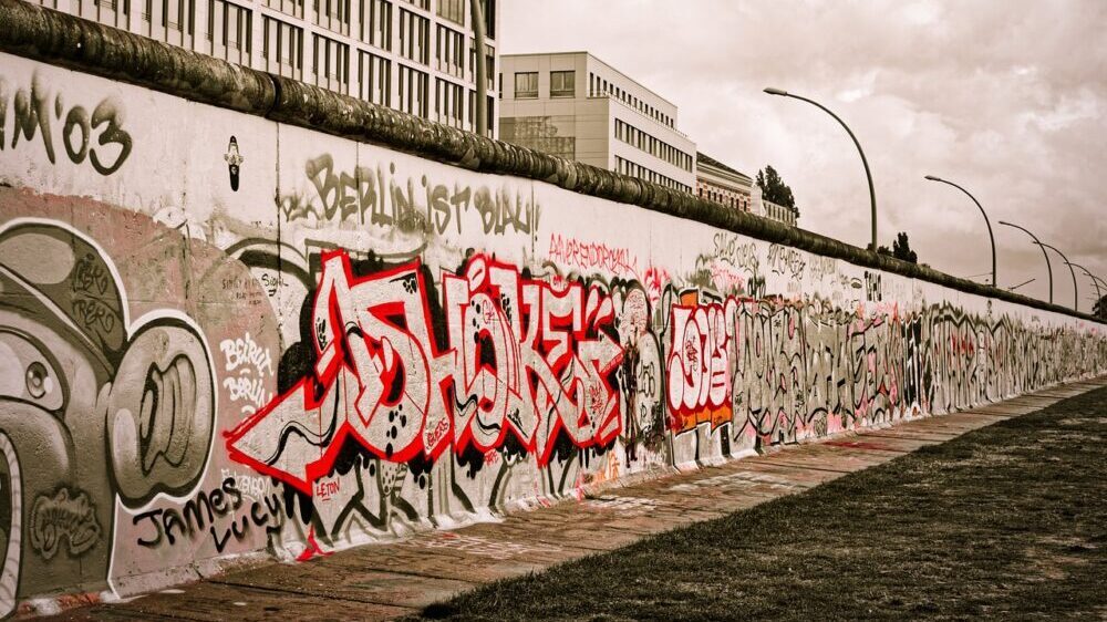 Na današnji dan pre 60 godina počela izgradnja Berlinskog zida 1