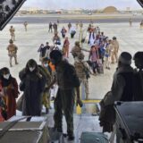 Brojne zemlje nastavile evakuacije iz Kabula, na aerodromu i dalje haotična situacija 5