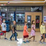 U Kaliforniji nastavnik korona virusom zarazio 18 đaka 1