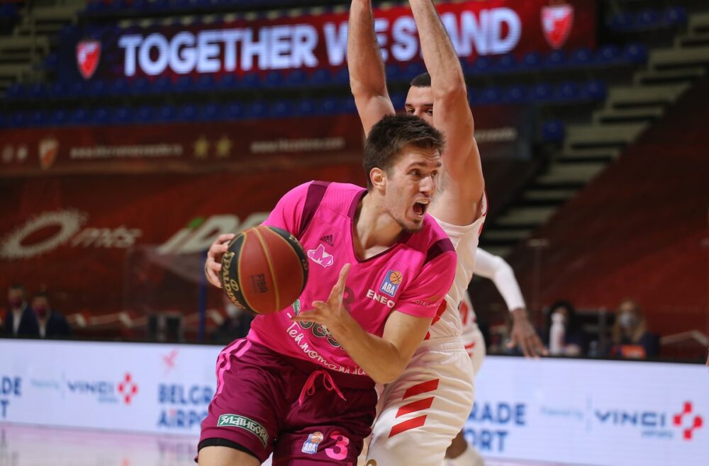 Filip Petrušev potpisao za Efes Pilsen 1