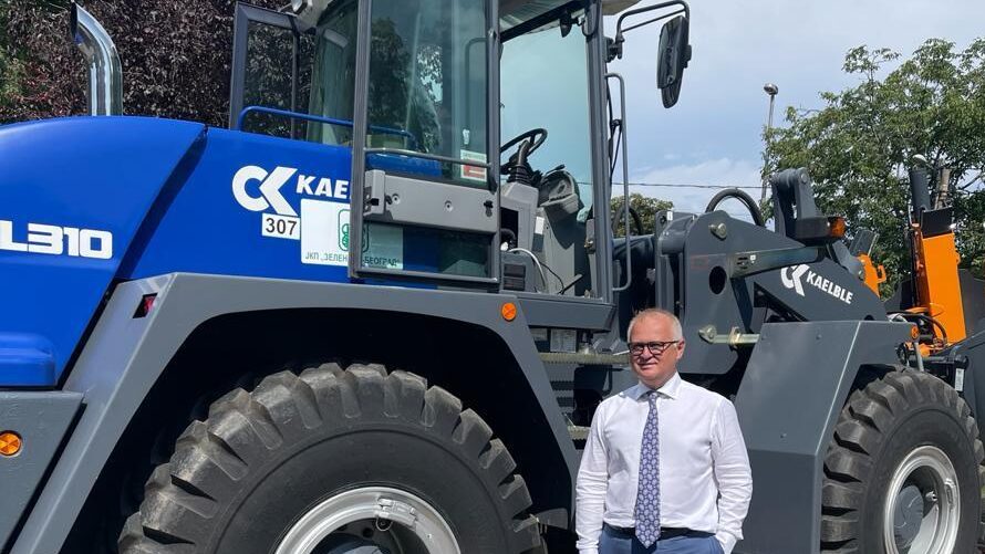 U Beogradu predstavljena nova mašina za presađivanje stabala vrednosti oko 250.000 evra 1