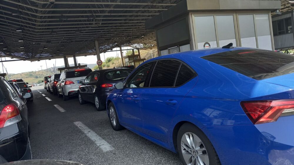 Koliko dugo se automobili i kamioni zadržavaju na granicama? 1