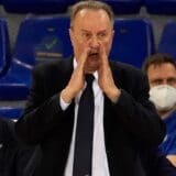 Aito napustio berlinsku Albu 10