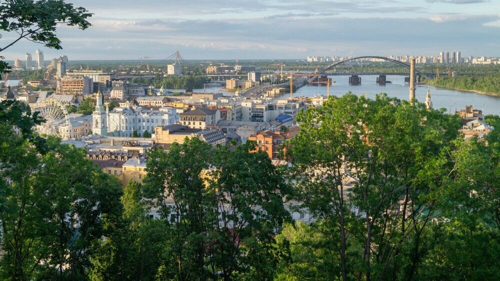 Ko su osnivači "Krimske platforme"? 1