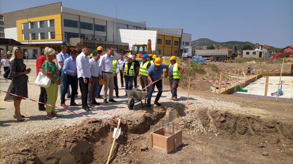 Polaganjem kamena temeljca zvanično počeli radovi na izgradnji otvorenog bazena u Pirotu 1