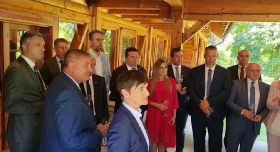 Vino sa Vučićem produbilo jaz između desne i proevropske opozicije 1