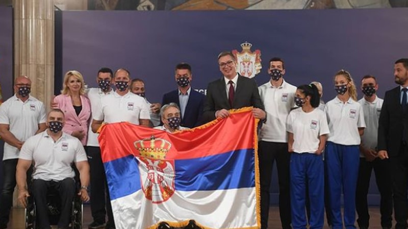 Vučić uručio zastavu Srbije paraatletičaru Željku Obradoviću za Paraolimpijske igre u Tokiju 1