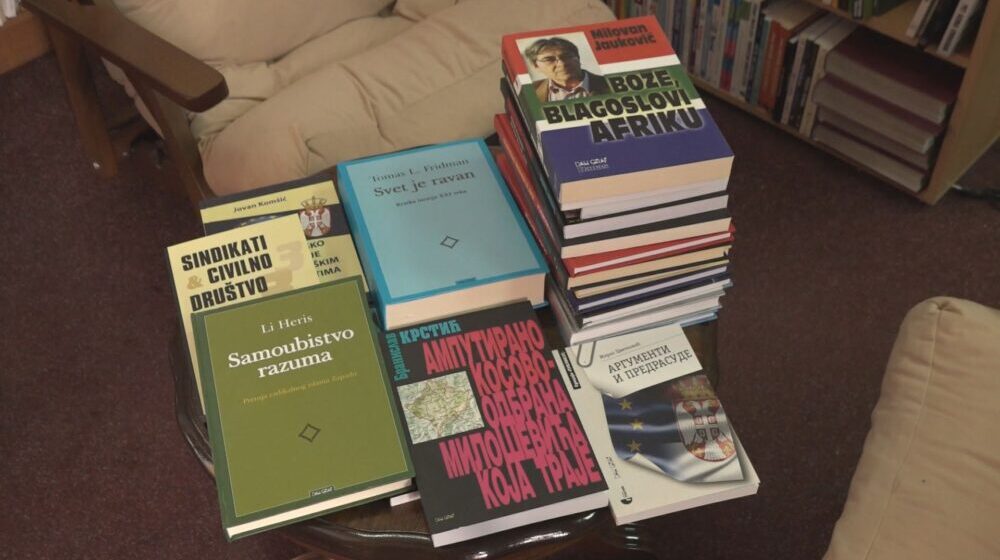 Pirotska biblioteka i dve školske dobile na poklon knjige od lista Danas 1