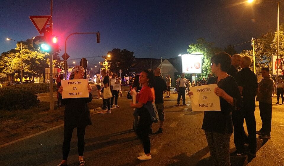 Još jedan protest „Pravda za Ninu“, blokiran saobraćaj u Petrovaradinu 1