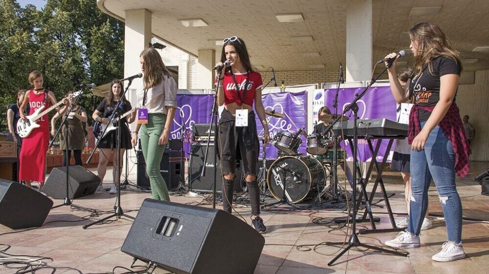 Stiže nova generacija mladih rokerki 1