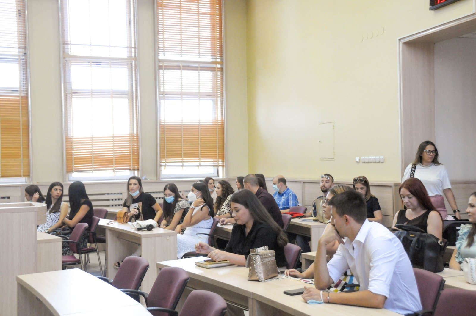 U Pirotu uručeni ugovori pripravnicima-volonterima angažovanim kroz program stručna praksa 2