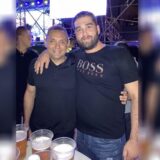 Vulin u zagrljaju sa hapšenim navijačem Rada 1