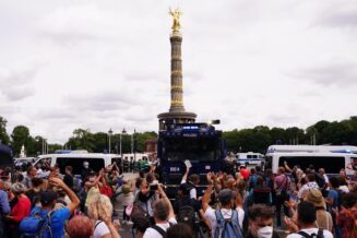 Berlin, protesti U Berlinu održani protesti protiv novih kovid mera, oko 500 uhapšenih u sukobu sa policijom (FOTO) 2