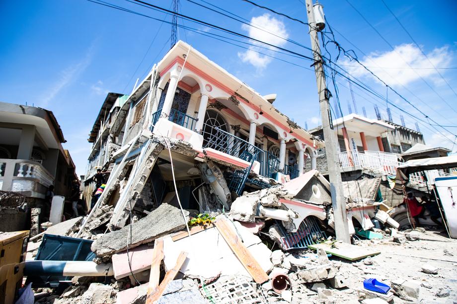 Broj mrtvih u zemljotresu na Haitiju porastao na 1.297 1