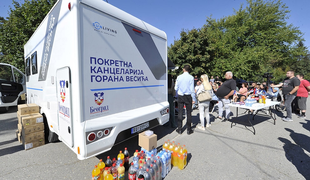 "Zar mu je baka iz Lapova potrebna da ukaže na probleme u zdravstvu?": Dejan Žujović o Lončarevim razgovorima sa građanima 4 "Zar mu je baka iz Lapova potrebna da ukaže na probleme u zdravstvu?": Dejan Žujović o Lončarevim razgovorima sa građanima 3