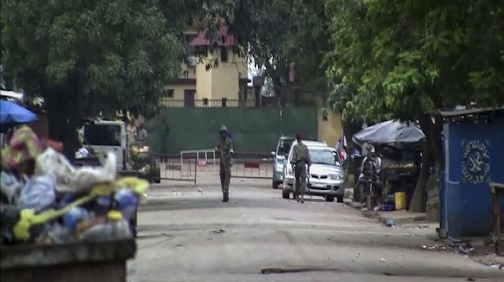 Pučisti zarobili predsednika Gvineje, raspustili institucije i uveli policijski čas 1