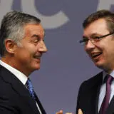 Građani Srbije poput crnogorskih, izražavaju bunt protiv kleptokrata Vučića i Đukanovića 12