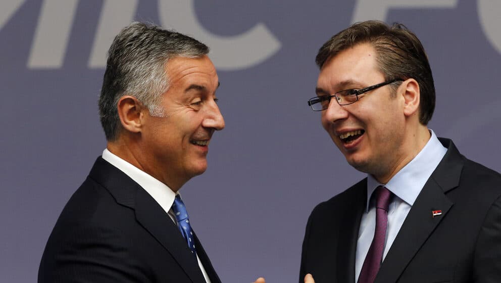 Građani Srbije poput crnogorskih, izražavaju bunt protiv kleptokrata Vučića i Đukanovića 1