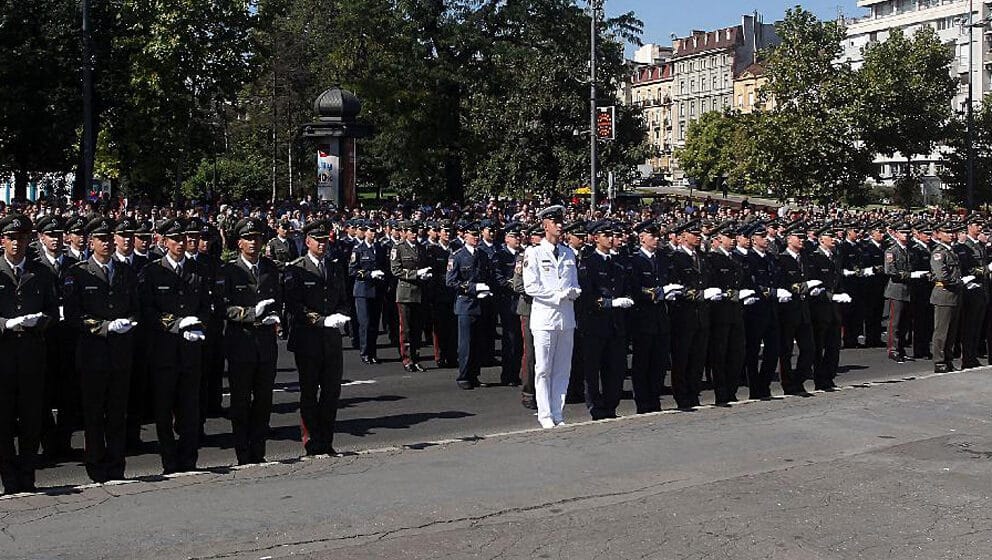 Ministarstvo odbrane: Najmlađi oficiri biće promovisani u kasarni na Banjici, iz tehničkih razloga 1
