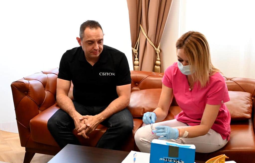 Vulin primio treću dozu vakcine Sputnjik 2