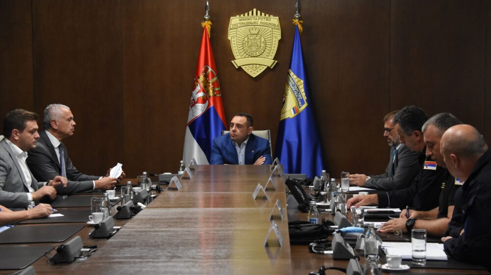 Ministar Vulin sa predstavnicima "Crvene zvezde" i "Partizana" o merama bezbednosti za predstojeći 165. derbi 1