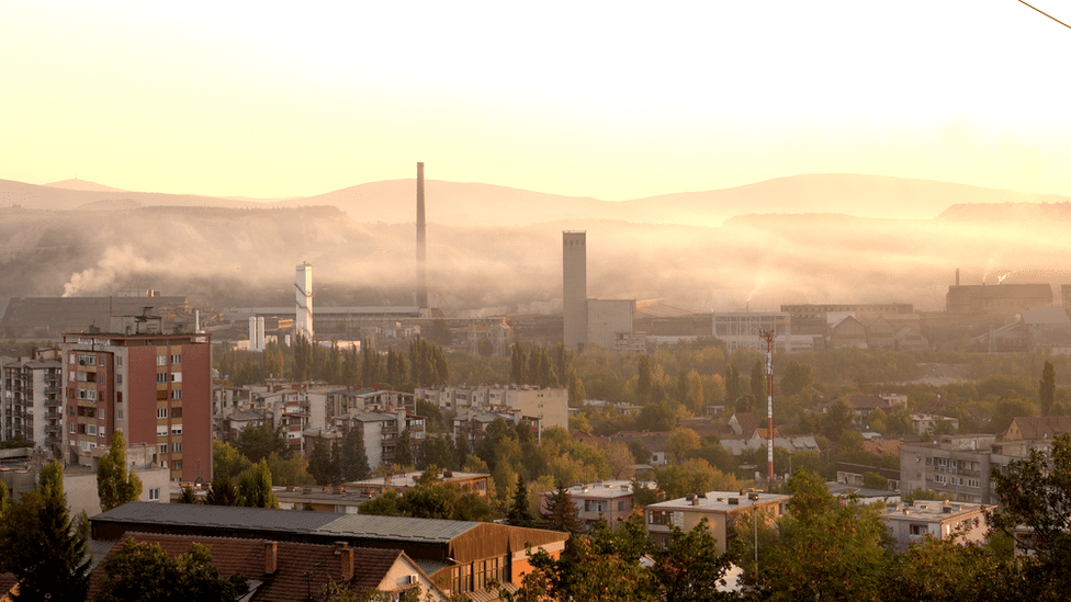 Ziđin, Bor i prava radnika: Da li jedno izvinjenje rešava sukob na poslu 1 Bor u jutarnjem dimu