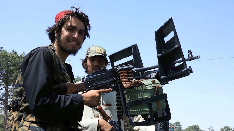 Avganistan: Život u Heratu pod talibanima - „ovde sam kao u zatvoru" 2 Taliban forces patrol a street in Herat, Afghanistan