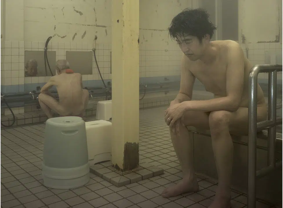 An image from photographer Pierre-Elie de Pibrac's series Hakanai Sonzai