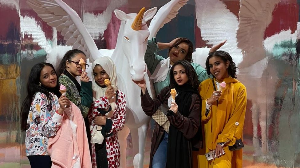 Islam i ženska prava: Kakav je život za žene u šerijatu 3 Hannan Abubakar with her friends