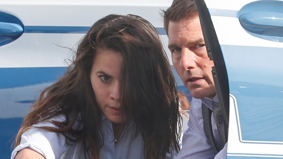 Korona virus i film: Top Gan i Nemoguća misija odloženi zbog porasta broja slučajeva zaraze u Americi 3 Hayley Atwell and Tom Cruise on set last year