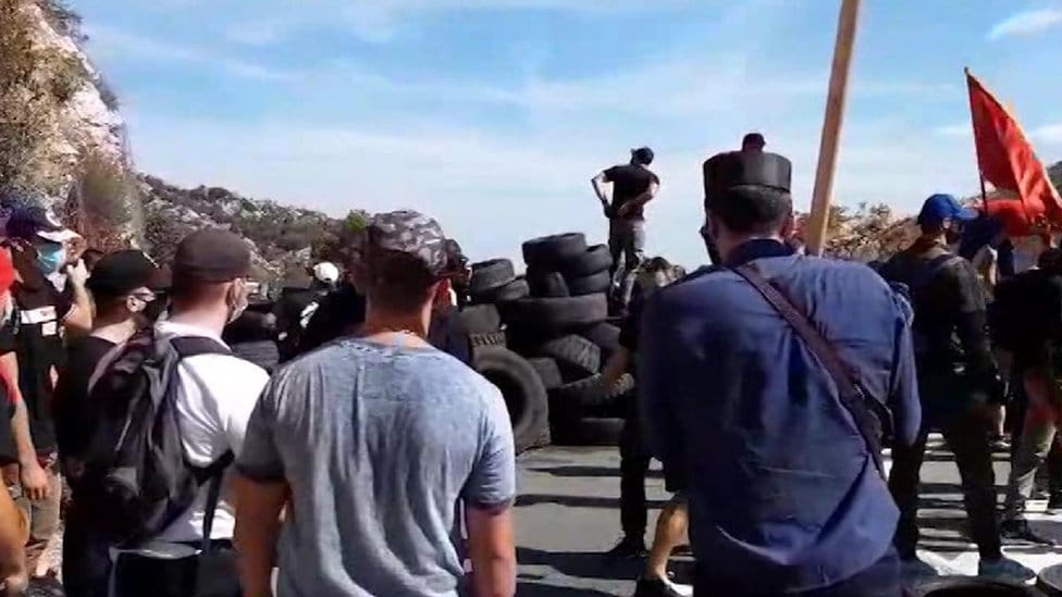 Crna Gora, crkva i protesti: Počelo ustoličenje mitropolita Joanikija u Cetinjskom manastiru uprkos sukobima 9 blokada, cetinje