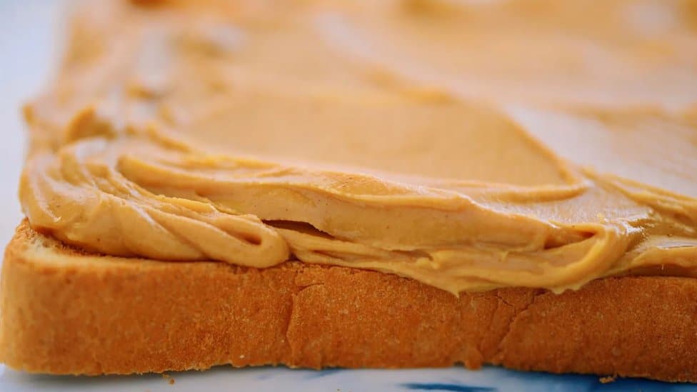 Da li bi puter od kikirikija mogao da bude bolji u smutiju nego namazan na hleb?