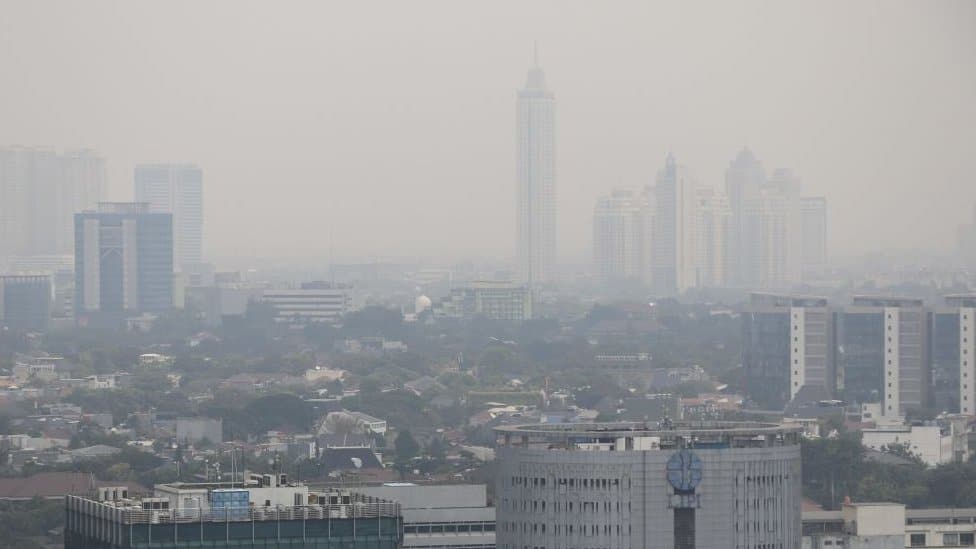 Životna sredina i ekologija: Presedan - vazduh zagađeniji zbog nemara predsednika i vlade, odlučio sud u Džakarti 1 A general view of the Indonesian capital city of Jakarta as the smog covers the city on July 9, 2019