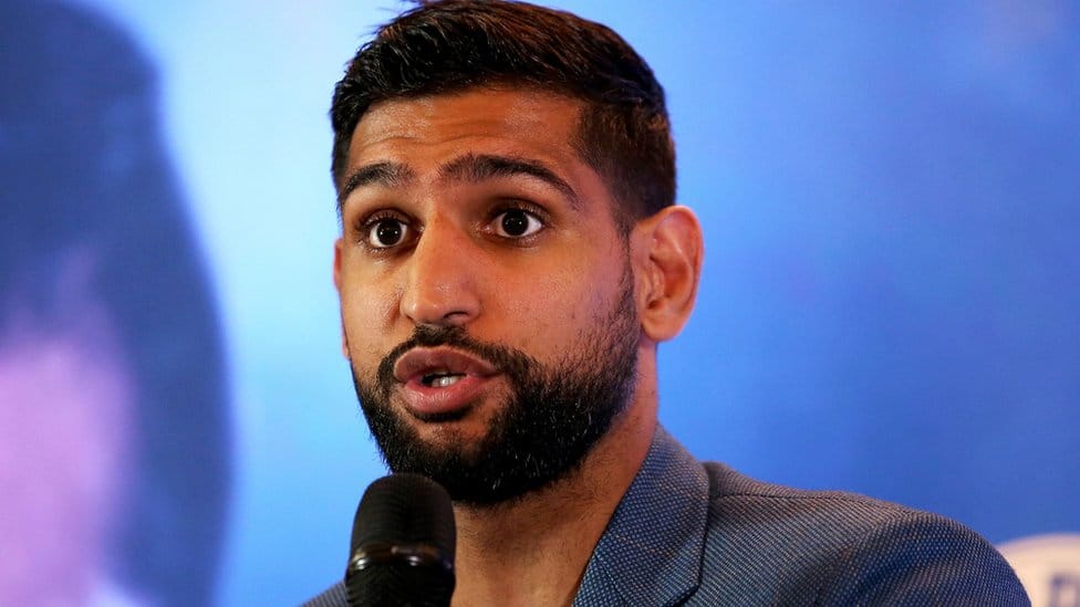 Korona virus i mere: Kovid nokaut - bivši svetski šampion Amir Kan izbačen sa leta zbog svađe oko maske 1 Amir Khan