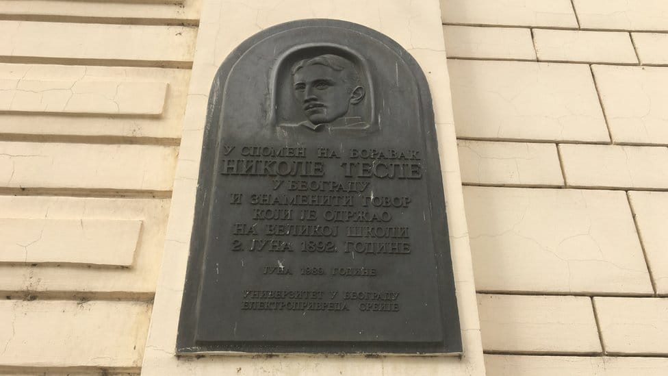 Istorija i obrazovanje: Kako je jedan Obrenović udario temelje visokog obrazovanja u nesuđenoj palati Karađorđevića 4 Spomen-ploča na Kapetan-Mišinom zdanju