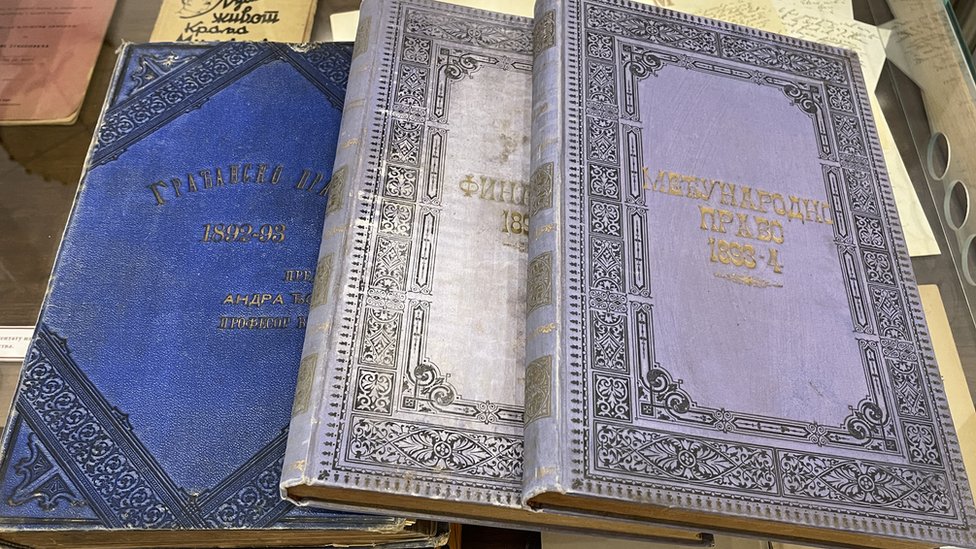 Istorija i obrazovanje: Kako je jedan Obrenović udario temelje visokog obrazovanja u nesuđenoj palati Karađorđevića 3 Udžbenici iz građanskog i međunarodnog prava i finansija